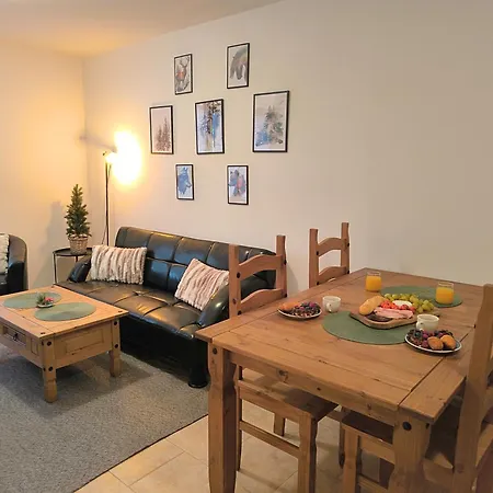 Pine's - Cozy With Free Bottle Of Wine, Private Wifi, Free Parking Lägenhet